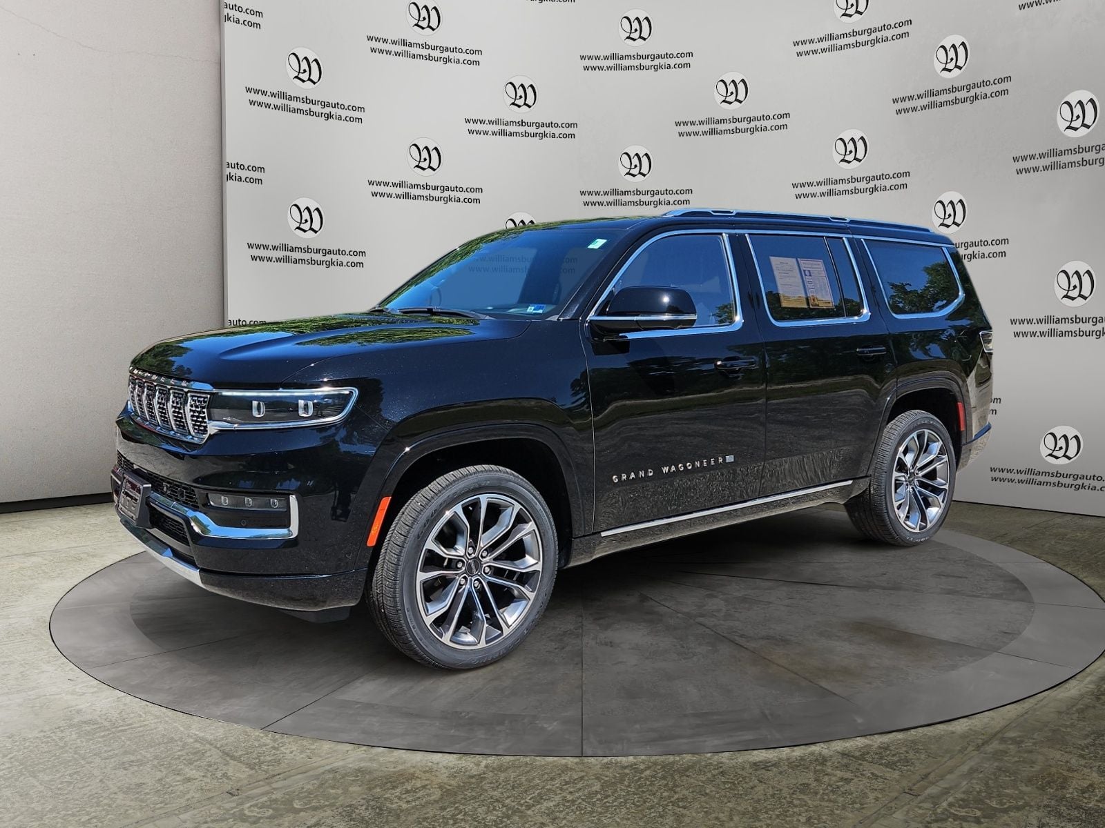 Pre-Owned 2024 Jeep Grand Wagoneer Series III - photo - 0