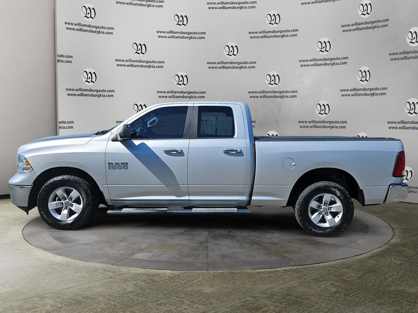 Pre-Owned 2017 Ram 1500 SLT - photo - 1