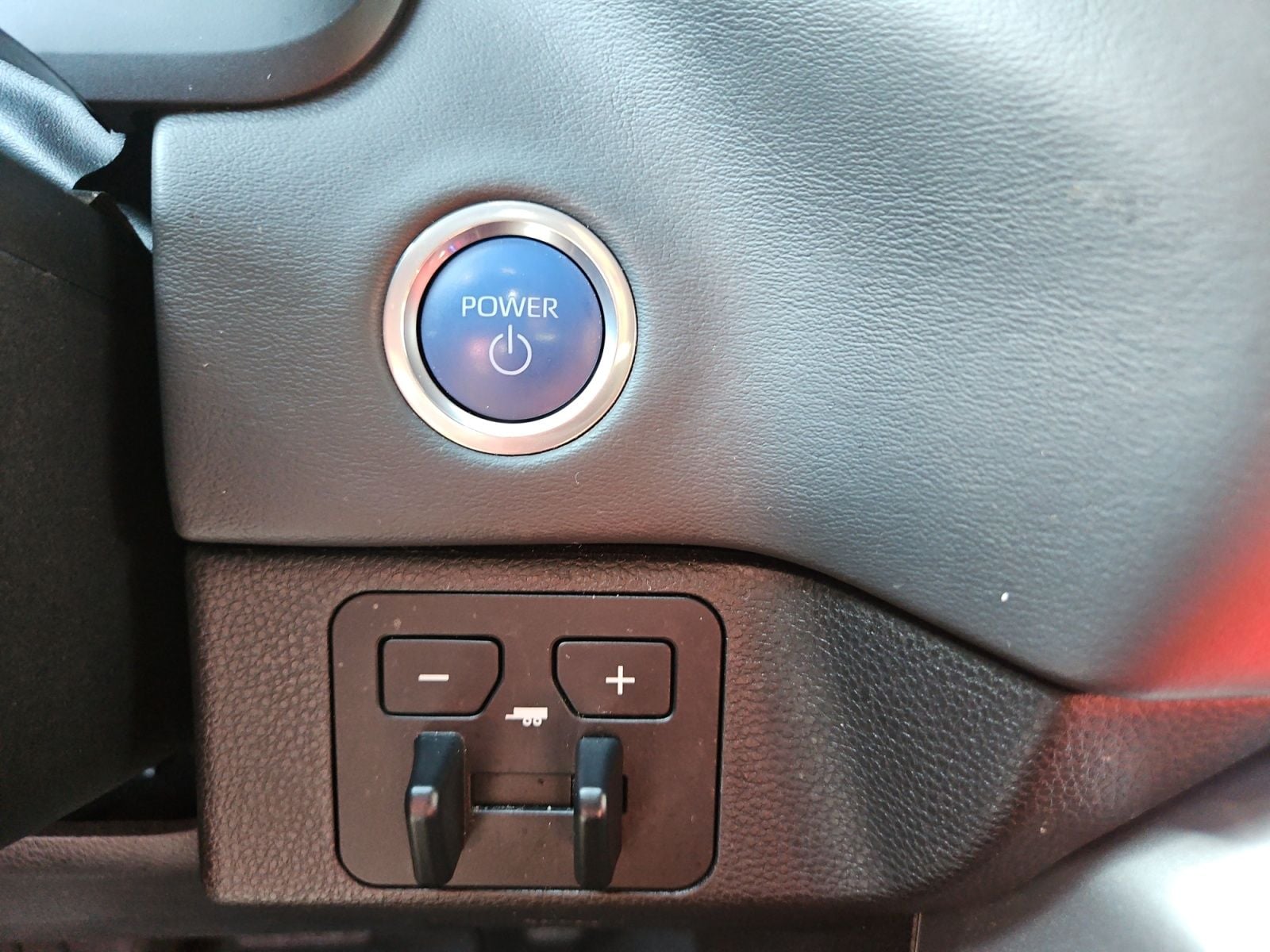 Pre-Owned 2024 Toyota Tundra Hybrid Platinum - photo - 28