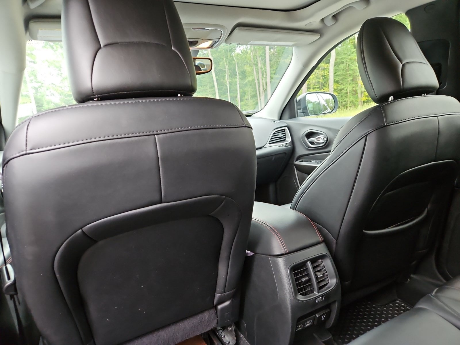 Pre-Owned 2022 Jeep Cherokee Trailhawk - photo - 19