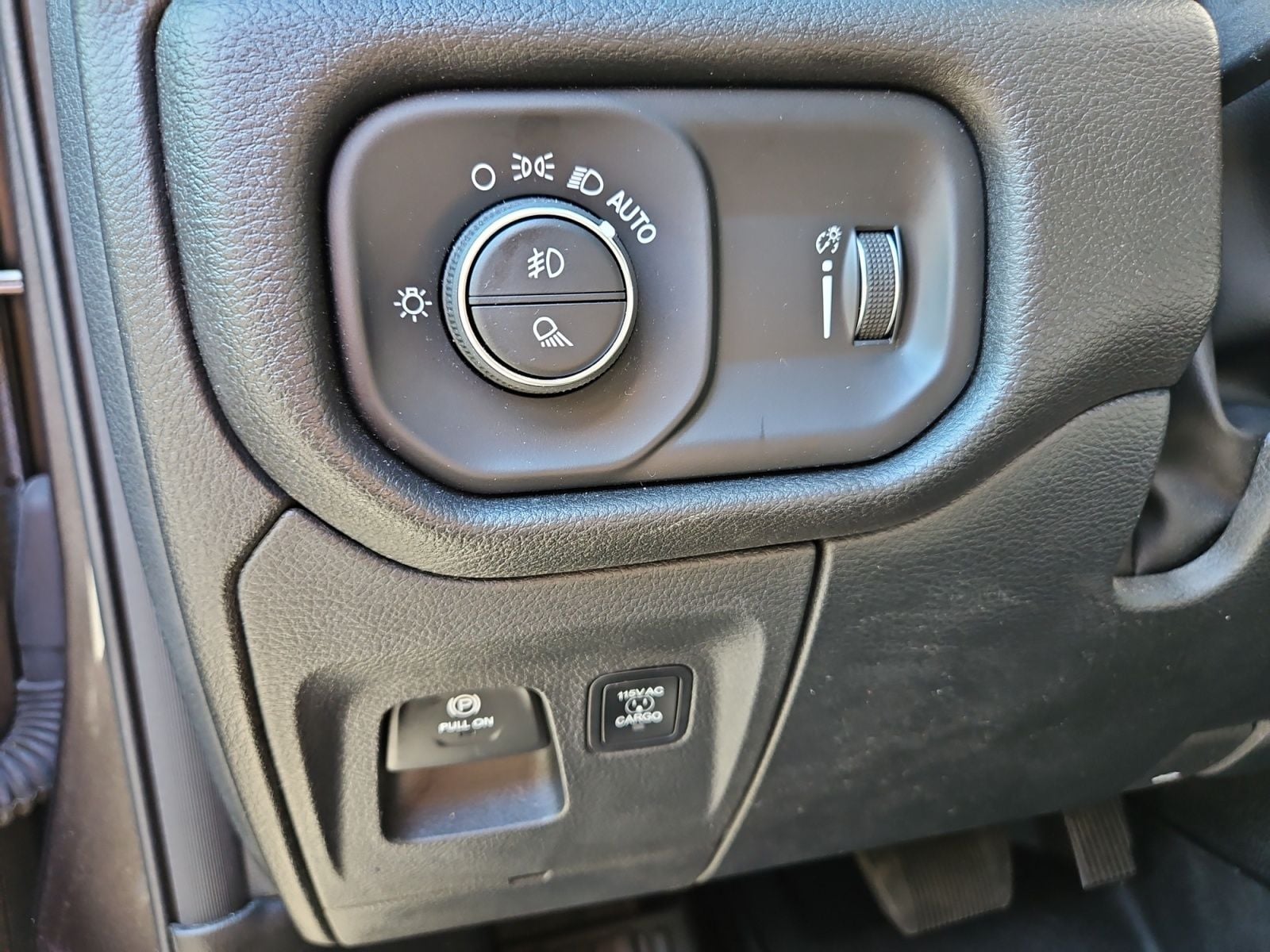 Pre-Owned 2025 Ram 1500 Tradesman - photo - 21