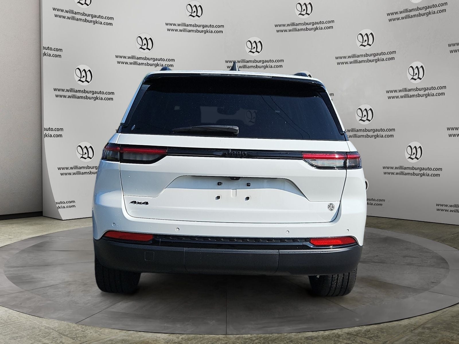Pre-Owned 2024 Jeep Grand Cherokee Altitude - photo - 3