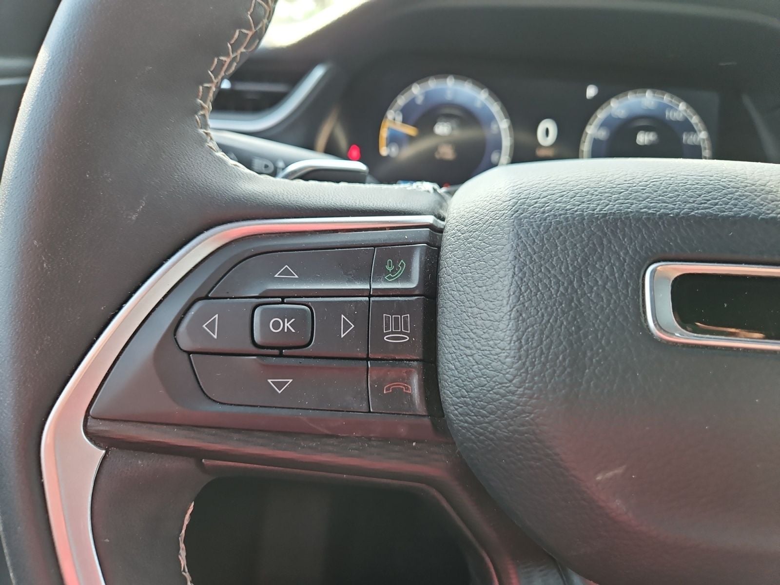 Pre-Owned 2024 Jeep Grand Cherokee Altitude - photo - 23