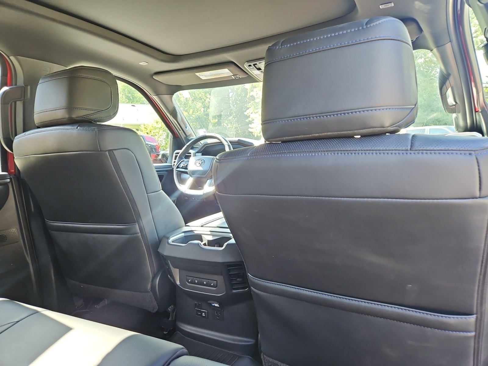 Pre-Owned 2024 Toyota Tundra Hybrid Platinum - photo - 17