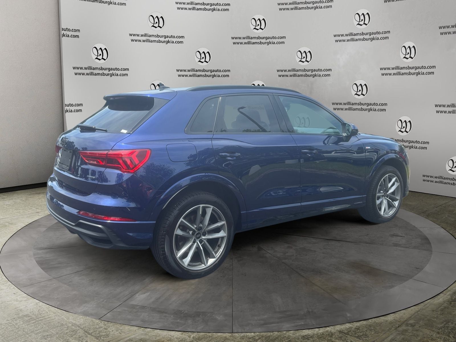 Pre-Owned 2024 Audi Q3 Premium Plus - photo - 4