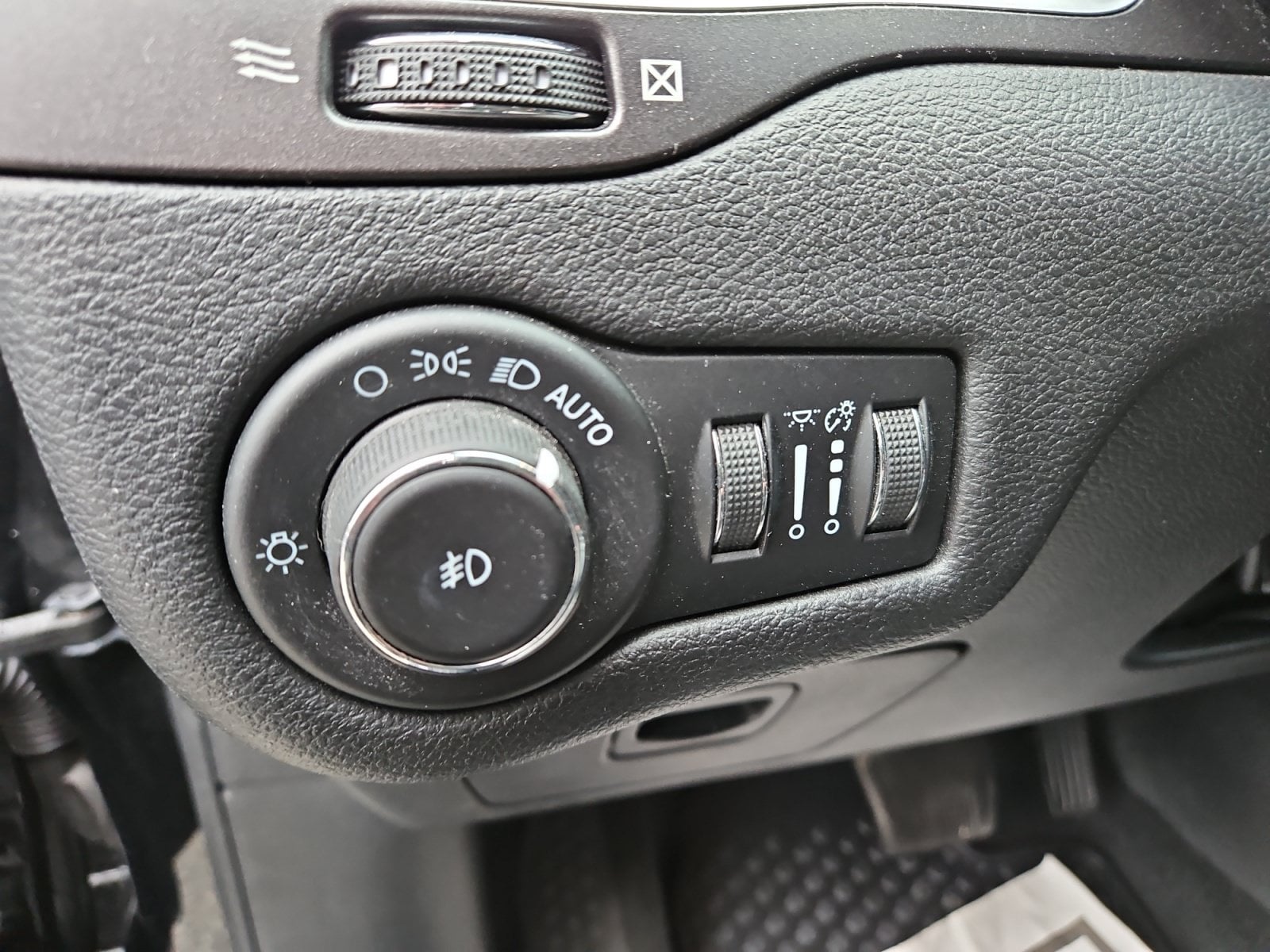 Pre-Owned 2022 Jeep Cherokee Trailhawk - photo - 22