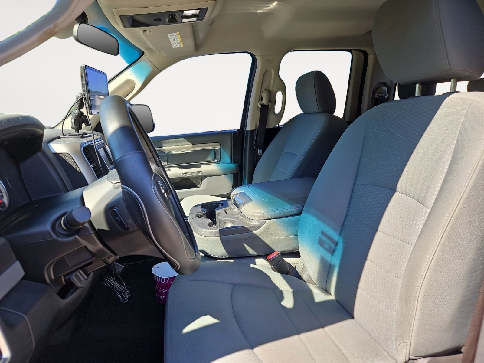 Pre-Owned 2017 Ram 1500 SLT - photo - 8