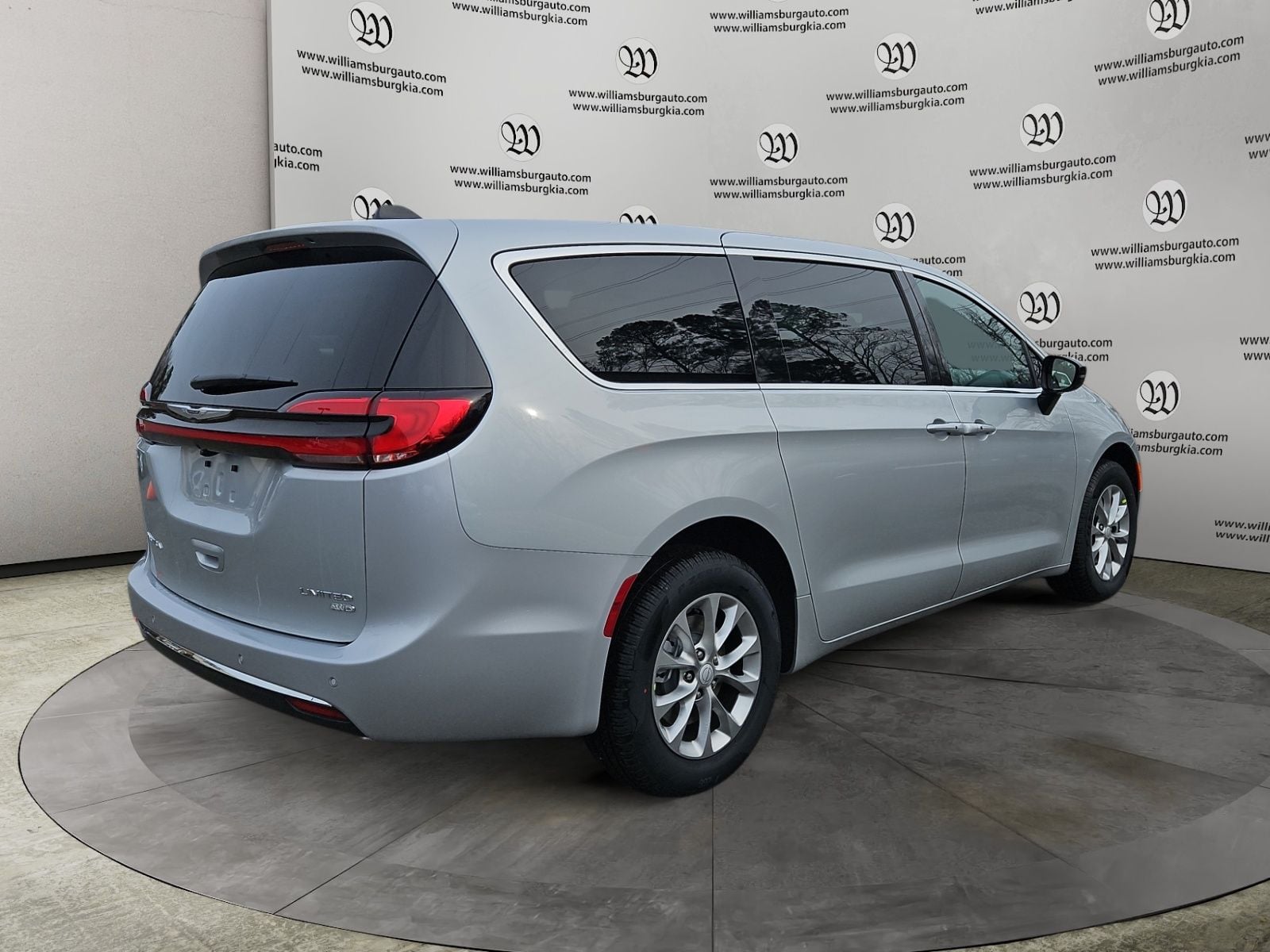 New 2026 Chrysler Pacifica Limited - photo - 4
