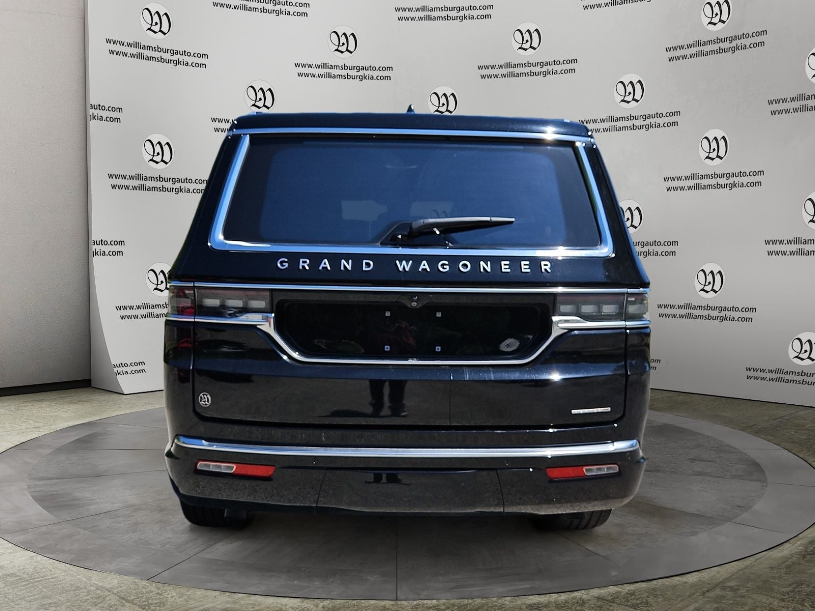 Pre-Owned 2024 Jeep Grand Wagoneer Series III - photo - 3