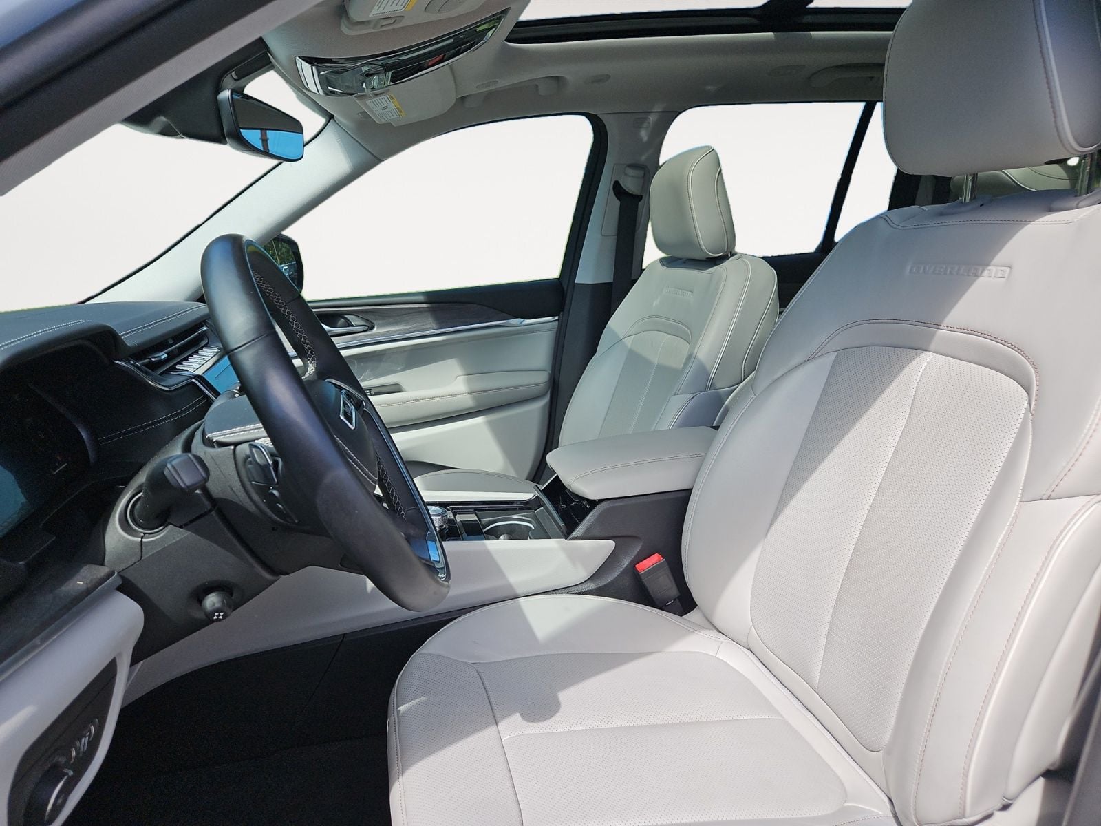 Pre-Owned 2022 Jeep Grand Cherokee Overland - photo - 8