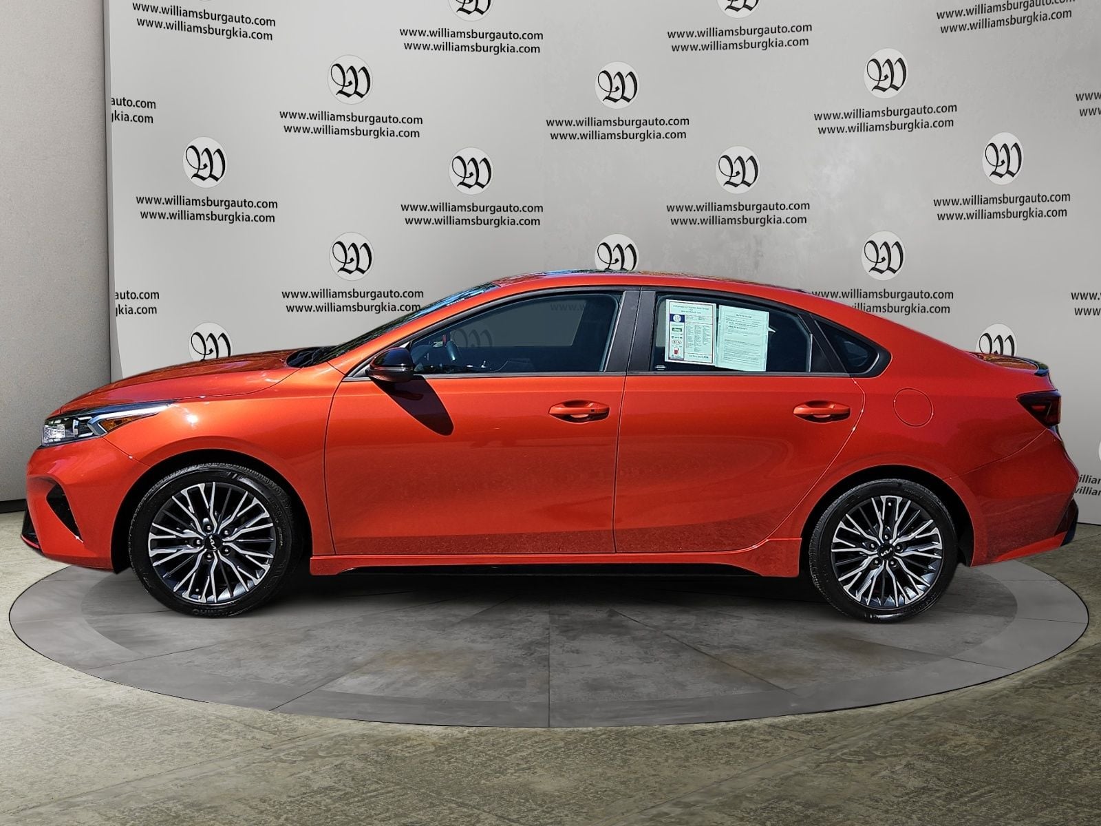 Pre-Owned 2024 Kia Forte GT-Line - photo - 1