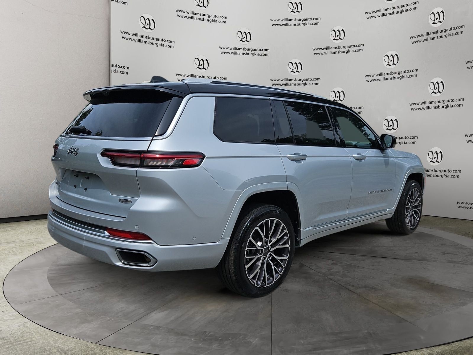 2022 Jeep Grand Cherokee L Summit Photo in Williamsburg VA 23185