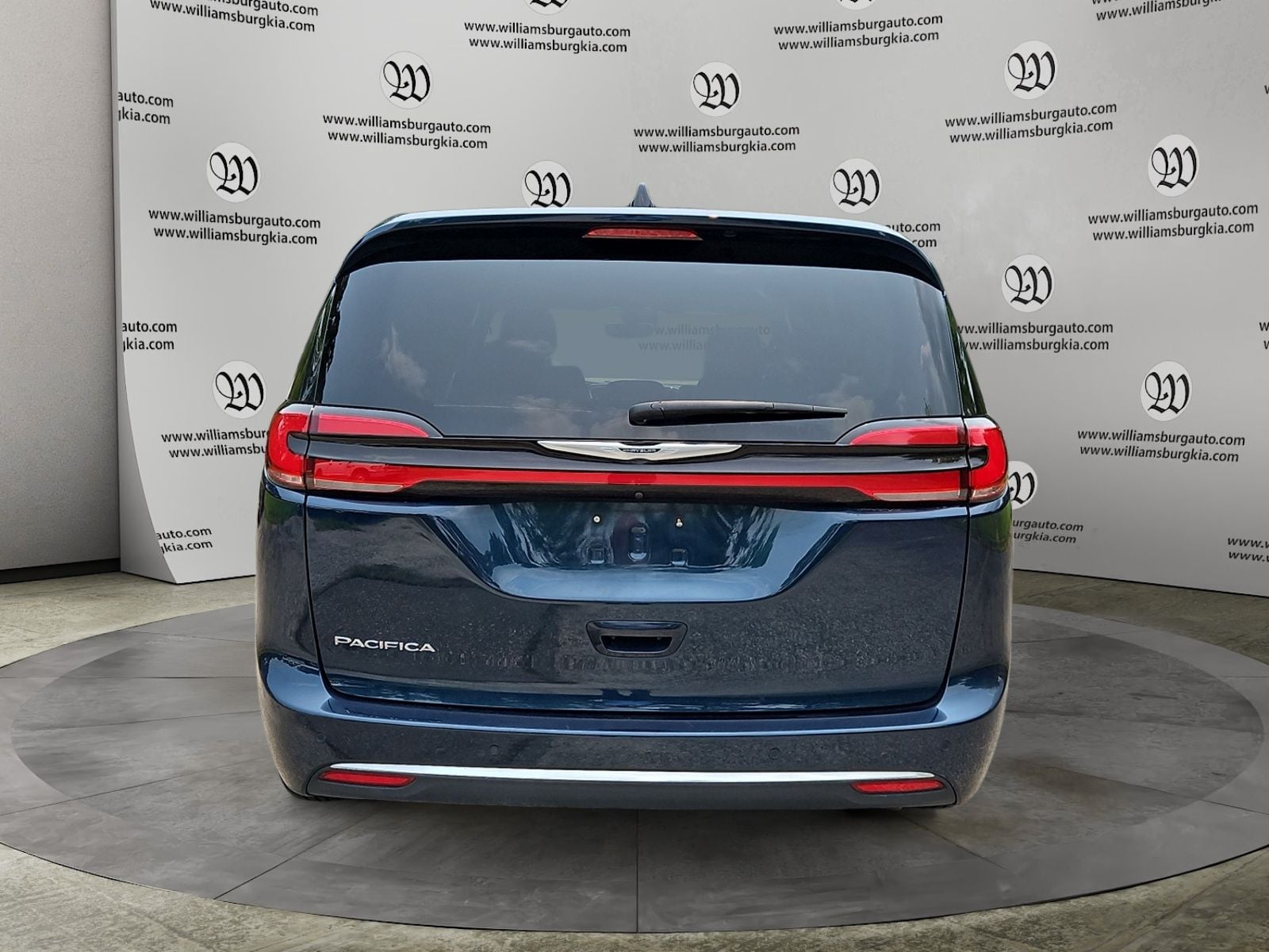 2025 Chrysler Pacifica Select Photo in Williamsburg VA 23185