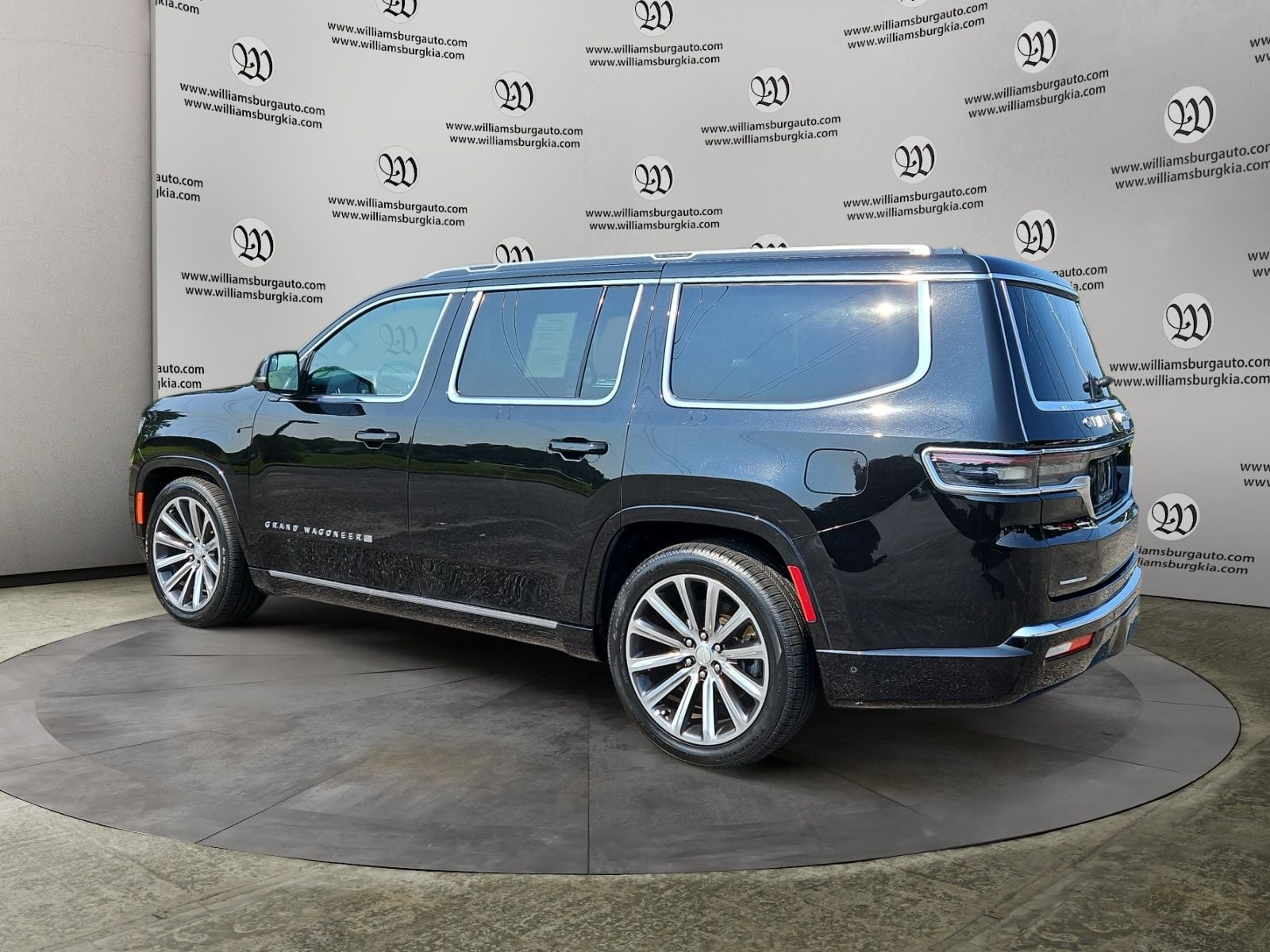 2022 Jeep Grand Wagoneer Series II Photo in Williamsburg VA 23185