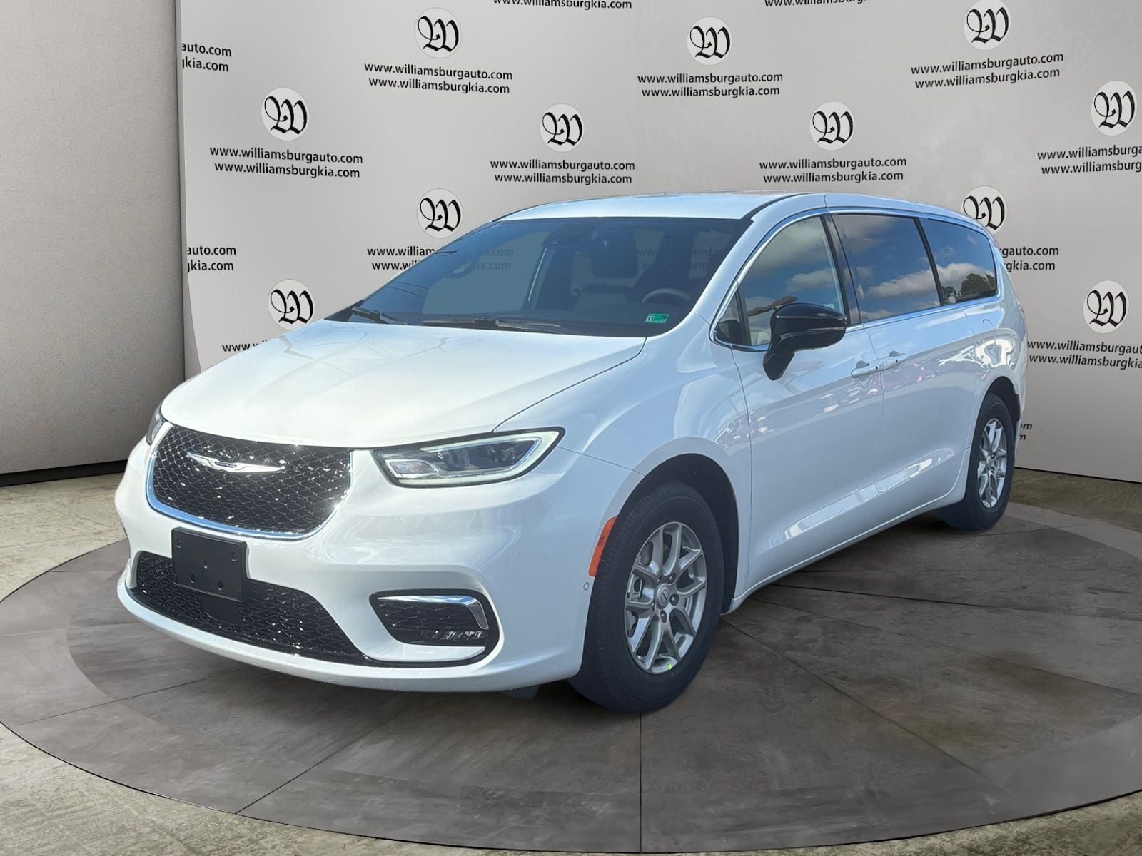 2026 Chrysler Pacifica Select Photo in Williamsburg VA 23185