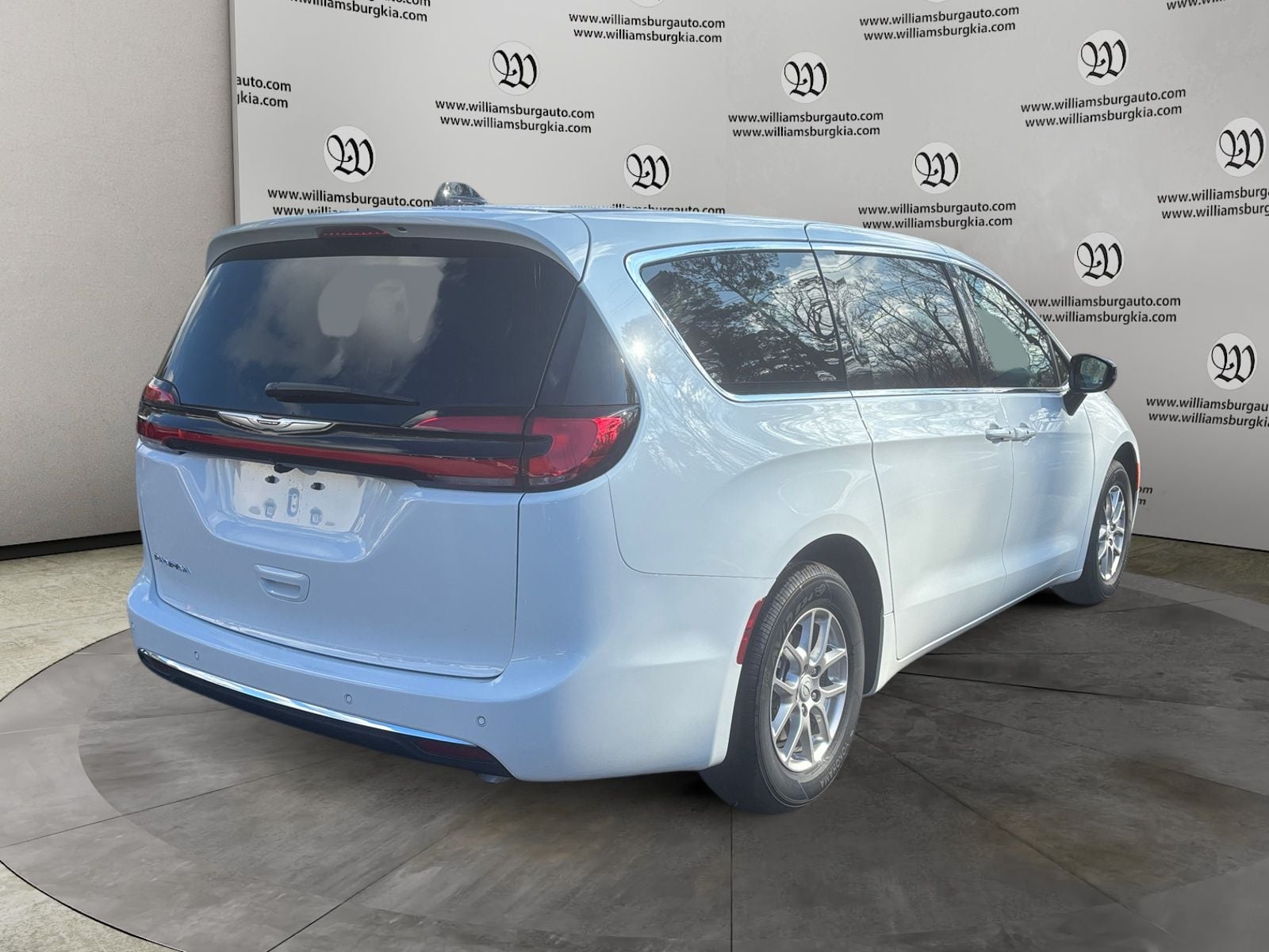 2026 Chrysler Pacifica Select Photo in Williamsburg VA 23185