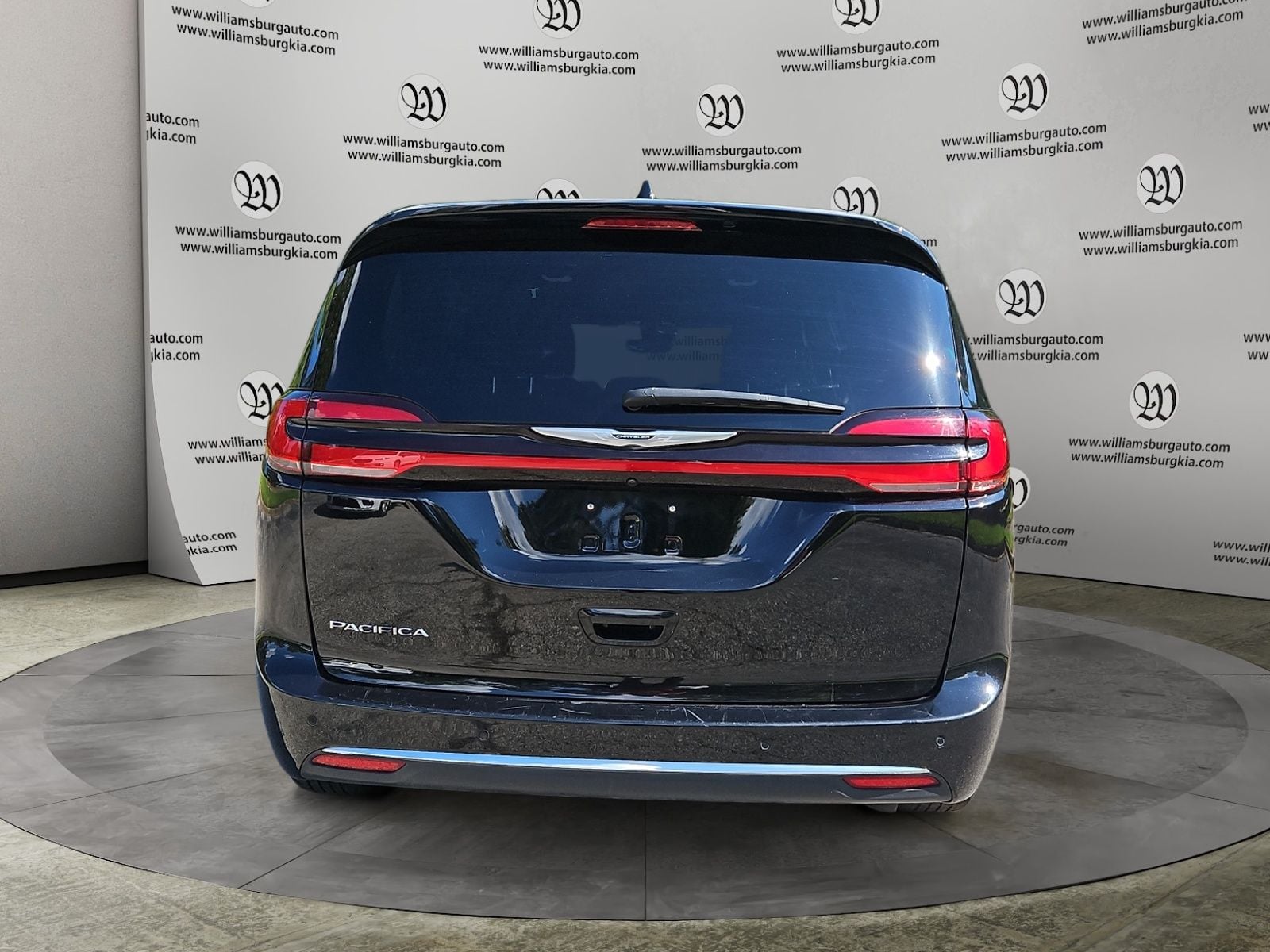 2025 Chrysler Pacifica Select Photo in Williamsburg VA 23185