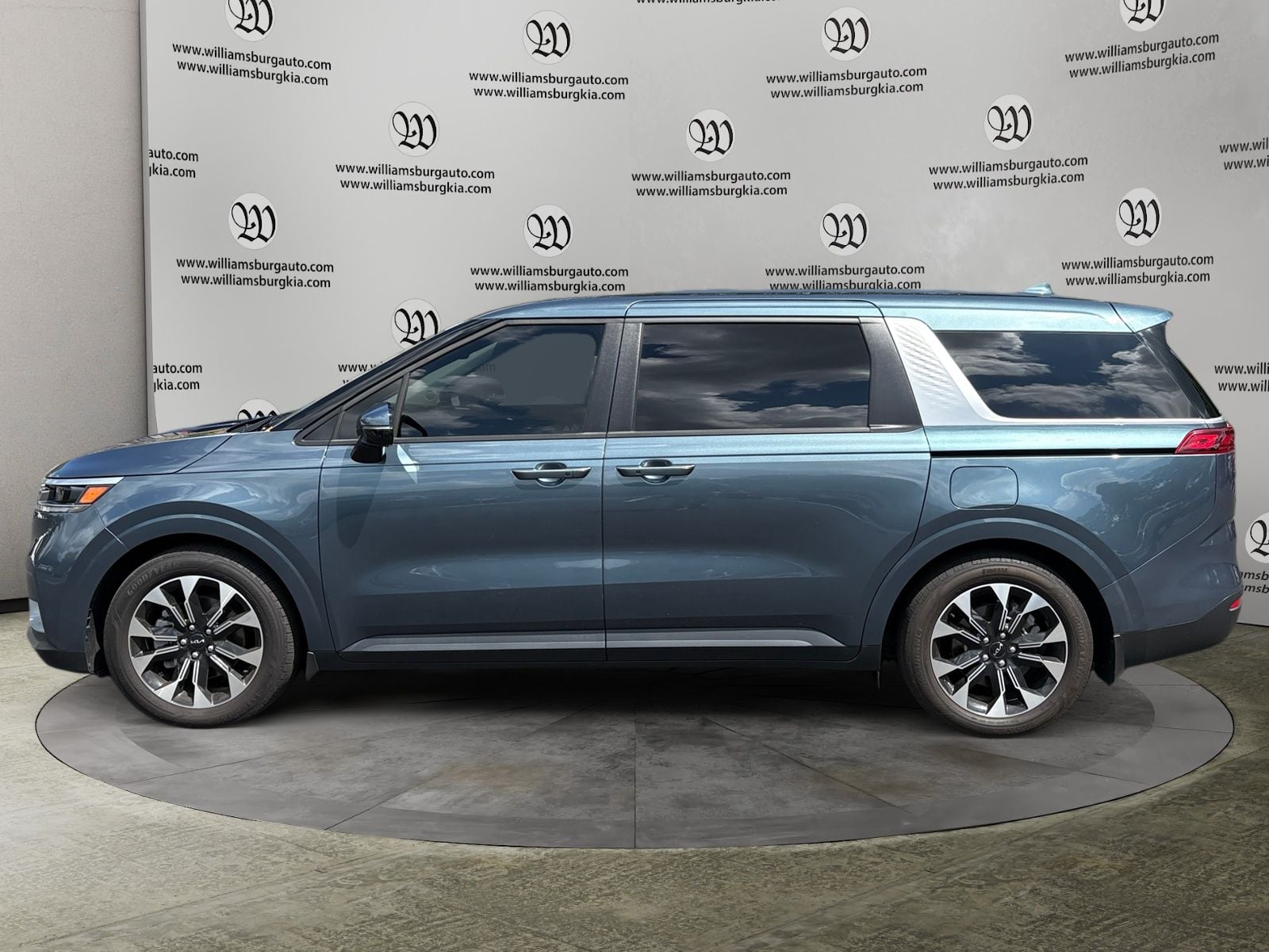2024 Kia Carnival EX Photo in Williamsburg VA 23185