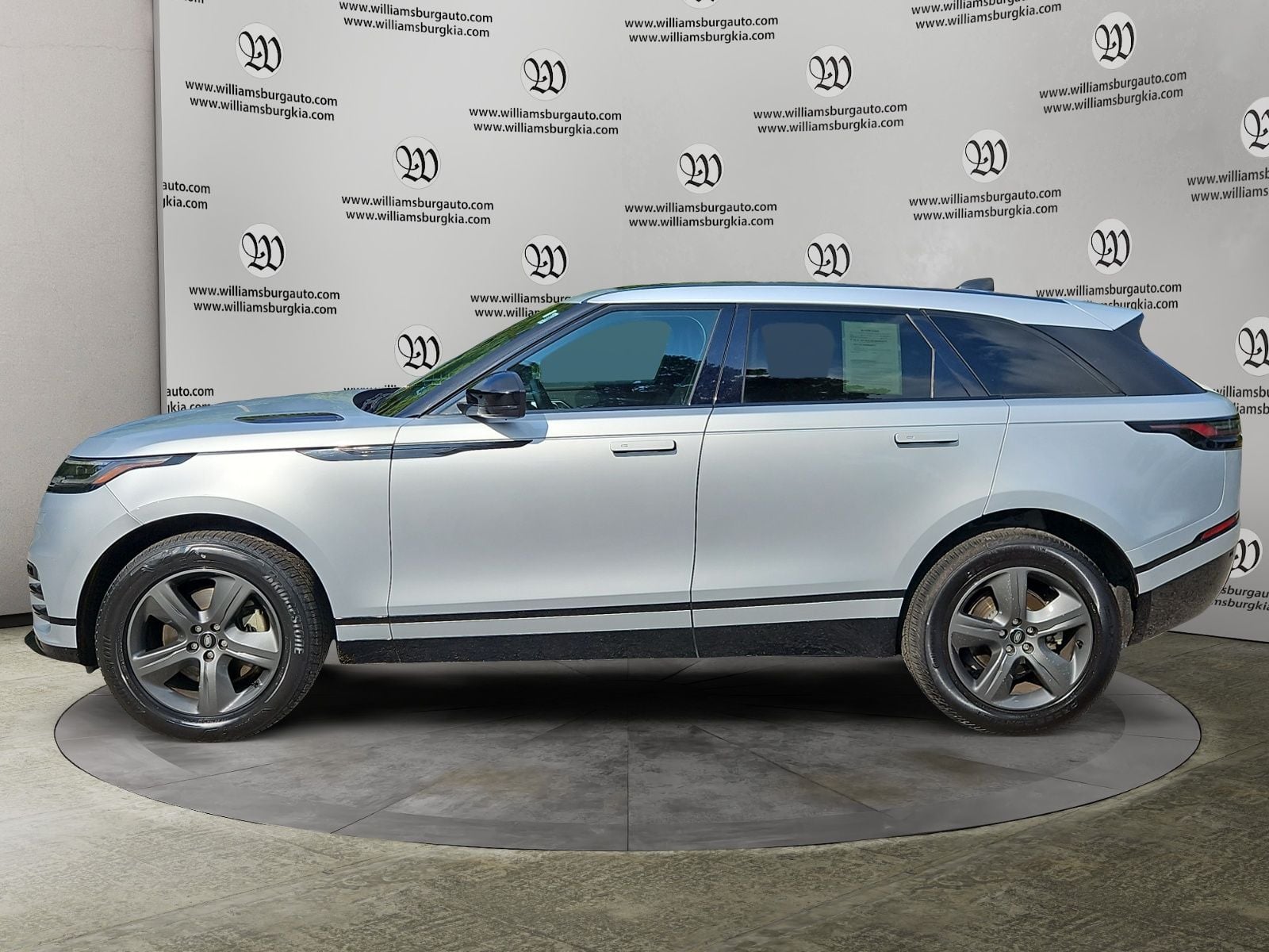 2025 Land Rover Range Rover Velar Dynamic SE Photo in Williamsburg VA 23185