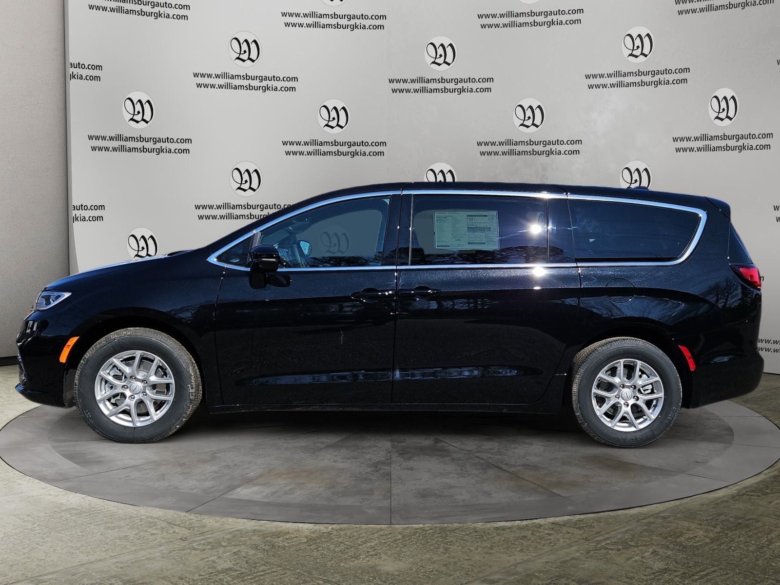 2026 Chrysler Pacifica Select Photo in Williamsburg VA 23185