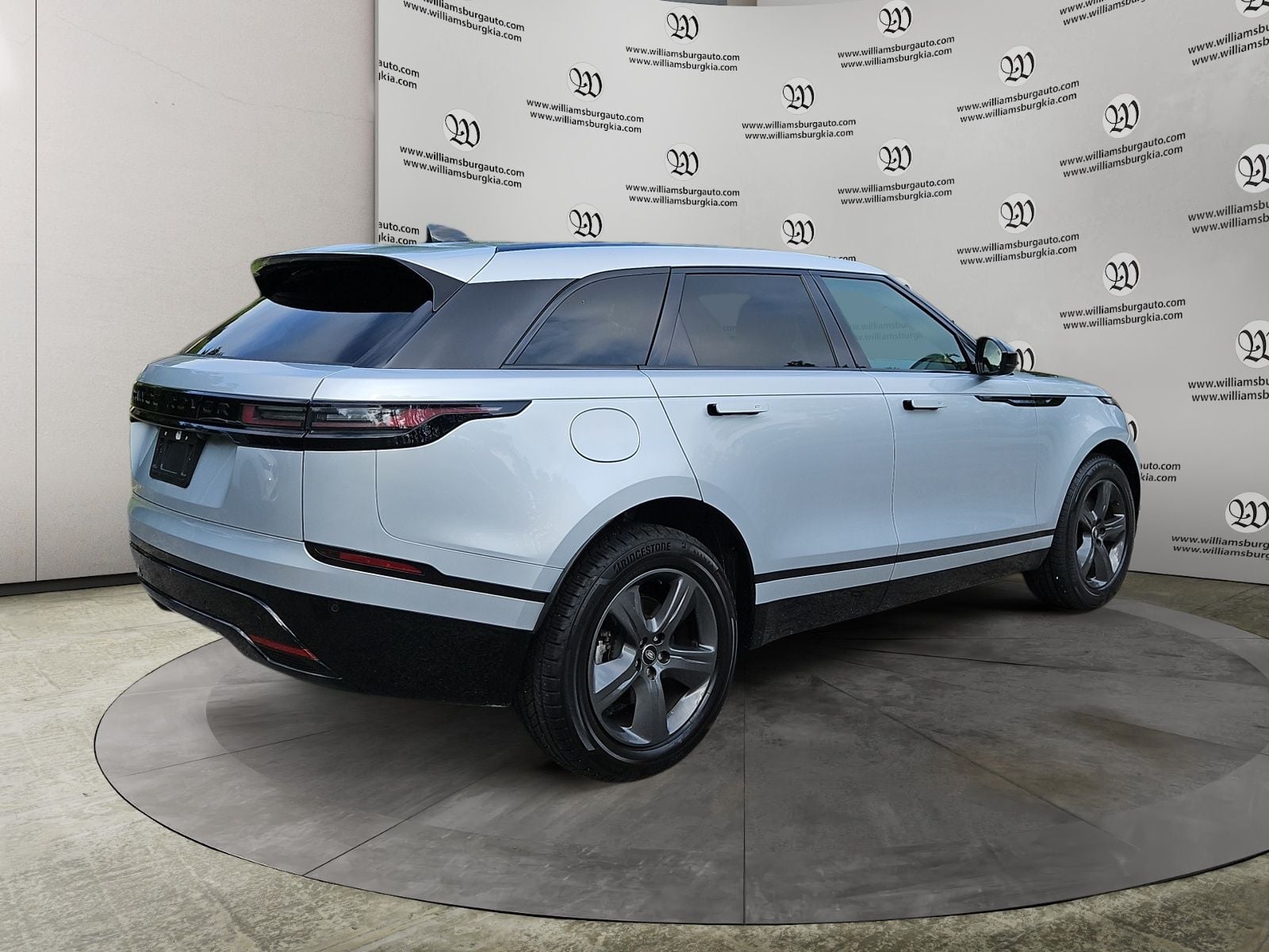 2025 Land Rover Range Rover Velar Dynamic SE Photo in Williamsburg VA 23185